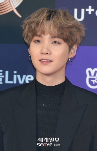 방탄소년단 슈가 사과…美 사이비 교주 짐 존스 연설 인용 논란에 