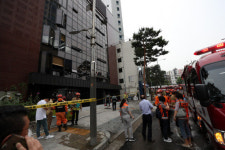 서울 도심서 빌딩 외벽 불타…퇴근길 퇴계로 극심한 혼잡