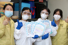 국민 10명 중 9명 “코로나19는 독감이나 감기 수준”