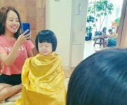 막내딸집신항점 | ‘백종원♥’ 소유진, 귀요미 막내 딸 머리카락 손질해주는 ‘미용사’로 변신