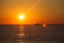 부산서 출항한 원양어선 2등 기관사 숨진 채 발견