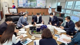 [포토] 이용철 경기도 행정2부지사, 평택항 현장 방문
