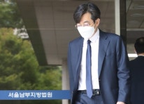 지하철 ‘몰카’ SBS 전 앵커 김성준에 징역 6개월·집행유예 2년 선고