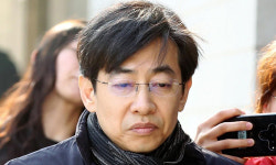 지하철 ‘몰카’ 김성준 전 앵커, 1심서 집행유예…“늘 반성하며 살겠다”