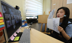 학부모들 ‘돌봄 멘붕’… 文대통령 “지원책 마련하라”