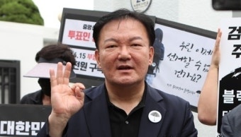“3번이나 음성 받았다! 그만 괴롭혀”… 자가격리 위반 고발당한 민경욱의 항변