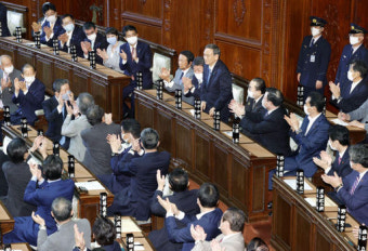 ‘극우 본색’ 드러낸 日 내각… 자민당 각료 전원 ‘야스쿠니파’ 장악