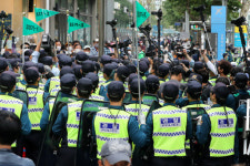 개천절 ‘과잉 대응’ 논란에 경찰청장 “불가피한 조치였다”