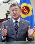 해외연수 주관 여행사서 돈 받은 송성환 전북도의원 ‘직위 상실형’