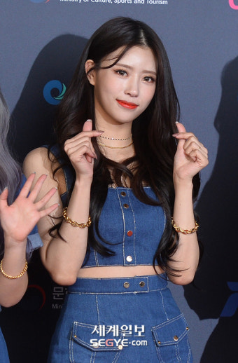 [포토] 러블리즈 미주 '깜찍한 손하트'
