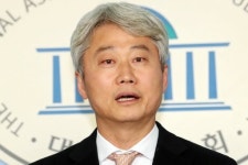 김근식 잘난 적장자론 동의하는 이들 규합해 따로 당 만들라. 홍 의원 이래서 입당 안돼