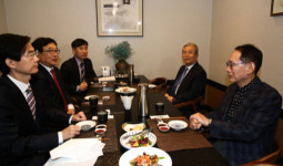 김종인, 당 중진들 연쇄회동… 보선 ‘필승카드’ 찾기