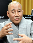 “걸으면서, 이야기 나누면서도 할 수 있는 게 명상”