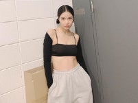 마마무 솔라 파격 상의에 누리꾼 “시선 둘 곳 없어”