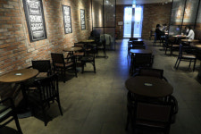 정은경 “이대론 하루 400명씩 감염”… 수도권 1.5단계 격상 임박