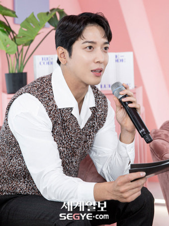 [포토] 씨엔블루 정용화 '멋진 음악 기대하세요!'