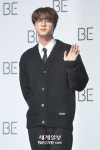 [포토] 방탄소년단 진 훈남의 손인사