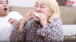 마카롱을 종이상자째 와구와구…포장까지 먹는 홍윤화에 김민기 당황