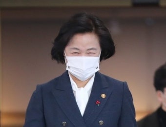 진중권 “추미애는 ‘팽’ 당한 것, (조)국이가 벌써 바람잡고 있지?”… 秋 “산산조각”