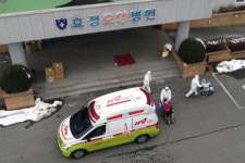요양병원 집단감염도 속수무책… “면회조차 막더니 어쩌다 이지경”