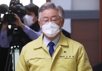이재명이 ‘사면론’에 침묵한 이유 “文 대통령 부담 느낄까봐”