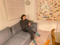 ‘혜리♥’ 류준열, 소파에 앉아만 있어도 화보…남다른 패션 센스 ‘눈길’