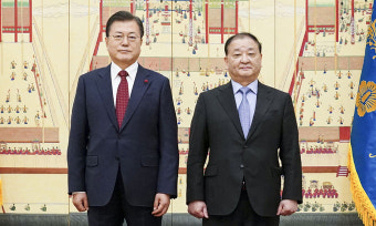 “日 스가, 강창일 대사 면담 거부 검토”… 또  외교 결례 [특파원+]