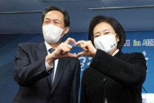 “공공재개발” vs “규제완화” 서울시장 주자들 ‘부동산 전쟁’