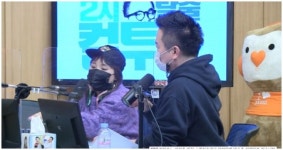 “나 노브라다…오늘만큼은 자유로와” 신봉선 폭탄 발언에 청취자들 환호