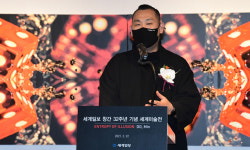 “인공지능과의 협업 통해 미적 욕망의 판타지 표현”