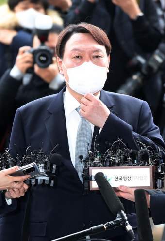 문 대통령, 尹 사의 1시간만에 즉각 수용한 까닭은?