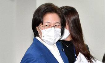 ‘동부구치소 집단감염 사태’ 겪은 재소자들, 추미애 상대 3억원대 손배소