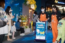 [포토] 롯데월드 아쿠아리움, 아기 훔볼트 펭귄의 건강검진 가는길