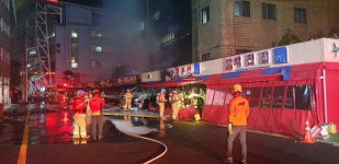 부산역 풍물거리 골목 화재발생… 포장마차 11개·자동차 5대 피해