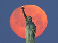 꽃 피는 봄 ‘핑크 슈퍼문’