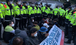 성주 사드기지 자재 반입에 주민·경찰 마찰… 2021년 들어 3번째