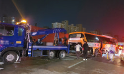 부산 백양터널서 좌석버스 가드레일 들이받아… 23명 병원 이송