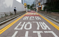 눈수술 운전자 車, 스쿨존 덮쳐… 유치원 등원길 엄마 참변