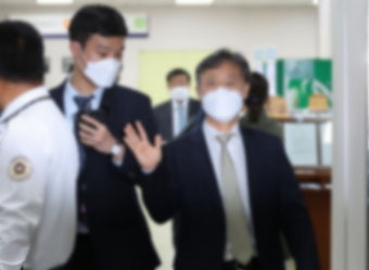 '버닝썬 경찰총장' 윤규근, 항소심에서 일부 혐의 유죄로 뒤집혀 벌금형