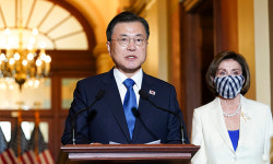 文 대통령 “민주주의 바탕에는 굳건한 한미동맹”… 첫날 일정 마무리