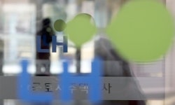 [속보] ‘땅 투기 논란’ LH, 지난해 경영평가 ‘D등급’… 기관장·임원 성과급 없다
