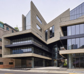 시세차익만 300억↑…‘김태희 남편’ 비, 소속사 있던 서울 청담동 빌딩 495억에 매각