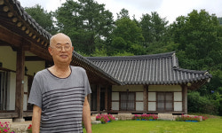 “4, 5년 전 쓴 뒤 처박아 놨던 글, 마지막 업 지우는 맘으로 펴내” [나의 삶 나의 길]