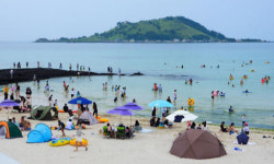 두 얼굴의 제주… 골프장·호텔 웃는데 전세버스·여행사 비명