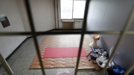 “시민이 화장실에서 밥 먹는 나라?” 서울대 청소노동자 사망에…靑 청원 동의 급증