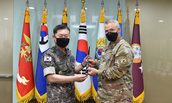 원인철 합참의장, 신임 한미연합사령관 접견
