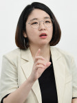 용혜인 “아이동반이 쇼라고? 홀로 나왔다면 법안에 주목했겠나” [뼈때뷰]