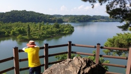 ‘내륙의 바다’ 충주호 따라 걷는 힐링여행 [최현태 기자의 여행홀릭]