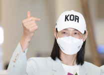“文 감사인사 한번 더” 김연경 인터뷰 진행한 유애자 감독관 논란에 배구협회 게시판 ‘폭발’