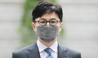 “조국 가족 도륙 죄 뉘우쳐야” 秋 저격에… 한동훈 “우긴다고 무죄 되나”